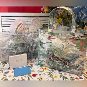 🐯NIB GUCCI PARFUMS Jungle Print Tote and a Soft Blue NIB GUCCI mirror/cardholder